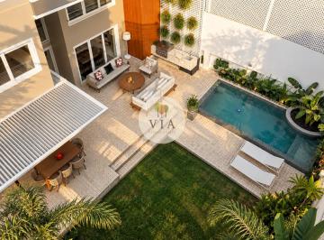 Casa · 900m² · 6 Dormitorios · 3 Estacionamientos · Casa - San Isidro