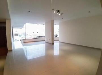 Departamento · 162m² · 4 Dormitorios · 1 Estacionamiento · Bello Depa Piso 2 de 162 m² Urb. Rinconada del Lago – La Molina