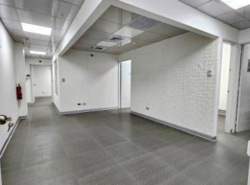 Local comercial · 102m² · 2 Dormitorios · Vendo o Alquilo Local en Centro Comercial Molicentro 4000 Soles