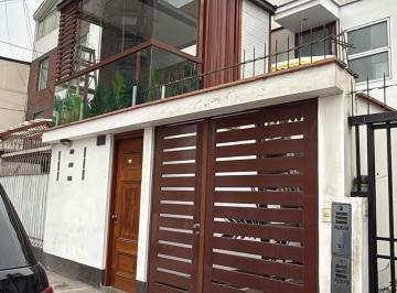 Casa · 210m² · 4 Dormitorios · 2 Estacionamientos - EDUARDO FERRO · San Borja Alquilo Casa o Departamento