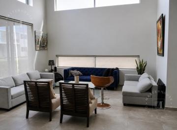 Casa · 320m² · 5 Dormitorios · 2 Estacionamientos · Casa en Asia