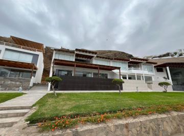 Casa · 272m² · 5 Dormitorios · 3 Estacionamientos · Casa de Playa en Venta Playa Misterio Km 117 Panamericana Sur