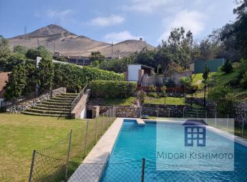 Casa · 350m² · 5 Dormitorios · 5 Estacionamientos · Linda Casa en Frente a Parque
