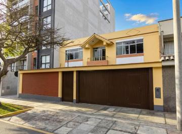 Casa de 6 habitaciones, Lima · ¡Casa en Venta en Av Higuereta – Surco!