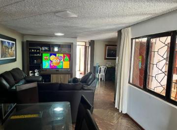 Casa · 180m² · 3 Dormitorios · 1 Estacionamiento · Vendo Bella Casa en Av Los Alamos N 2, Chimbote