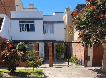 Casa de 5 habitaciones, Callao · Vendo Casa de 3 Pisos - 160 m² - Urb. Los Cerezos 2da Etapa - La Perla Frente Al Ministerio de Marina