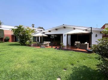 Casa · 357m² · 4 Dormitorios · 2 Estacionamientos · Venta Casa en Camacho con Amplio Jardin - Ulima - Roosevelt