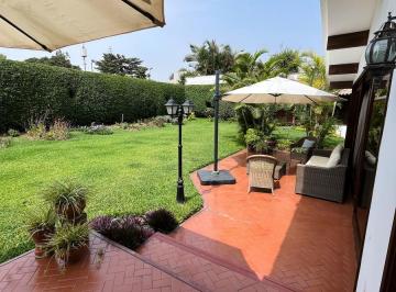 Casa · 357m² · 4 Dormitorios · 2 Estacionamientos · Venta Casa en Camacho con Amplio Jardin - Ulima - Roosevelt