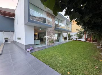 Casa · 343m² · 4 Dormitorios · 6 Estacionamientos · Casa en La Planicie