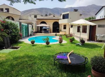 Casa de 4 habitaciones, Lima · Casa en Venta en La Molina - 4 Dorm. con Piscina, Jardín y Zona de Parrilla*