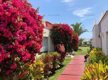 Casa · 200m² · 6 Dormitorios · 3 Estacionamientos · Vendo Casa de Playa en Calle Cocoa, Fila 4, Km102, Asia. Cerca del Boulevard de Asia.