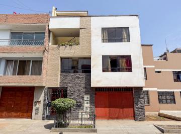Casa · 349m² · 6 Dormitorios · 1 Estacionamiento · Venta de Casa 3 Pisos - Comas - Cdra 36 Av Tupac Amaru