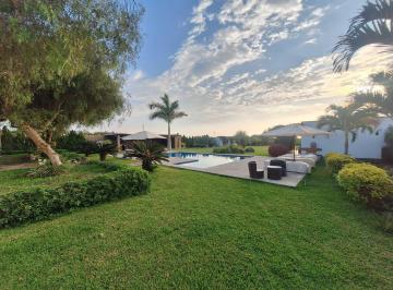 Casa · 4300m² · 9 Dormitorios · 15 Estacionamientos · Vendo Linda Casa Hacienda en Condominio La Rioja, El Carmen, Chincha (Al Lado de Hacienda San Jose)