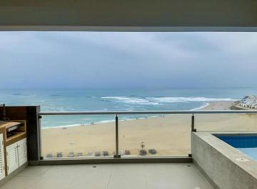Departamento · 120m² · 3 Dormitorios · 2 Estacionamientos · Venta de Exclusivo Departamento con Piscina en Primer Piso Elevado con Vista Al Mar en Punta Hermosa