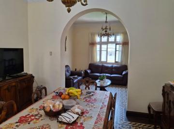 Casa · 303m² · 8 Dormitorios · No Es un Departamento Grande: Es Una Casa en Altura | 303 m² en Jesús María