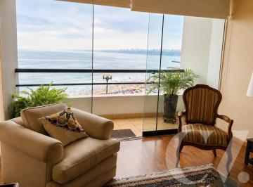 Departamento · 135m² · 3 Dormitorios · 1 Estacionamiento · Bonito Departamento en Venta con Linda Vista Al Mar en Malecon Grau Chorrillos