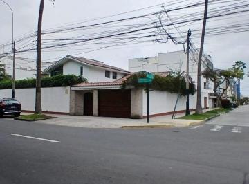Casa de 3 habitaciones, Lima · Casa en Venta – Excelente Ocasión en Esquina | Urb. Higuereta – Surco