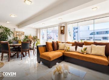Departamento · 197m² · 4 Dormitorios · 1 Estacionamiento · Dúplex en Venta en Cayma