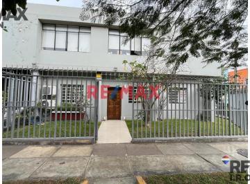Local comercial · 92m² · 3 Dormitorios · 2 Estacionamientos · Se Alquila Local Comercial en Esquina en Miraflores – 155.40 m² y 2 Cocheras