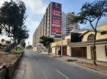 Casa · 451m² · 9 Dormitorios · 2 Estacionamientos · Casa en Venta a Precio de Terreno Monterrico