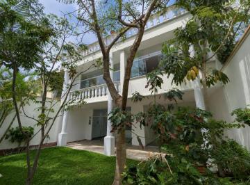 Casa · 350m² · 4 Dormitorios · 3 Estacionamientos · Casa en Venta en San Isidro - Cerca Al Centro Financiero