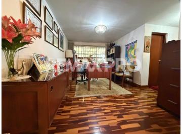 Casa · 373m² · 6 Dormitorios · Se Vende Hermosa Casa en Av Higuereta Alt. Av Benavides