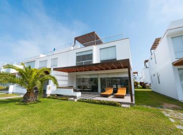 Casa · 180m² · 4 Dormitorios · 2 Estacionamientos · Casa en Condominio Formentera