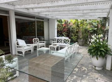Casa · 378m² · 3 Dormitorios · 2 Estacionamientos · Casa en Venta en San Isidro