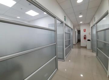 Oficina comercial · 155m² · 8 Dormitorios · 6 Estacionamientos · Oficina en Edificio Empresarial Benavidez - Miraflores Enalquiler