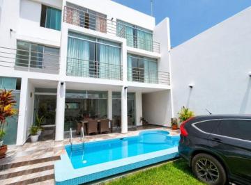 Casa de 5 habitaciones, Trujillo · Casa en Venta a Una Cuadra del Balneario - Ac: 340 m²