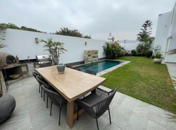 Casa · 424m² · 4 Dormitorios · 2 Estacionamientos · Casa de Diseño Moderno con Piscina | Amplios Ambientes | Sol de La Molinaa