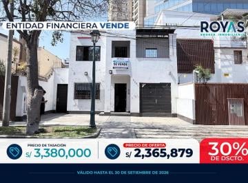Casa · 380m² · 2 Estacionamientos · Entidad Financiera Vende - Casa en Prolongación Arenales - San Isidro - 1235