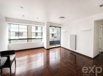 Departamento · 74m² · 3 Dormitorios · 1 Estacionamiento · Acogedor Flat en La Calera de Monterrico, 3 Habitaciones con Balcón y Cochera
