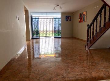 Casa · 282m² · 5 Dormitorios · 1 Estacionamiento · Casa en Trujillo