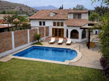 Casa Venta 770m² de 5 habitaciones · Venta de Casa en Calle Acapulco Cuadra 1 en Sol de La Molina con Puerta a Calle