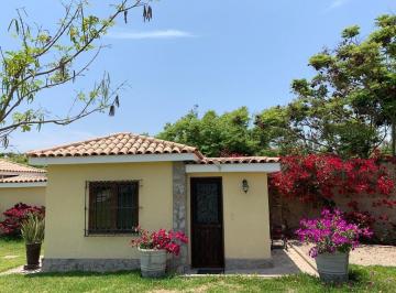 Casa · 2052m² · 1 Dormitorio · 2 Estacionamientos · Vendo Bella Casa de Campo en Laran Chincha Dentro de Condominio.