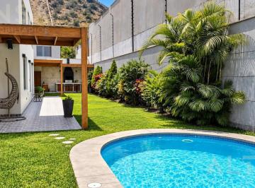 Casa · 325m² · 3 Dormitorios · 4 Estacionamientos · Casa en Condominio en La Planicie