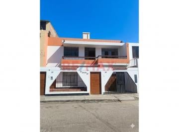 Casa · 420m² · 6 Dormitorios · 1 Estacionamiento · En Alquiler: Amplia y Exclusiva Casa en Urb. Santa Inés