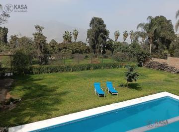 Casa · 1005m² · 4 Dormitorios · 1 Estacionamiento · Hermosa Casa en La Planicie con Piscina