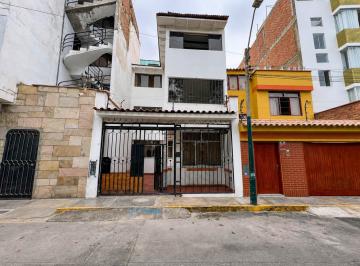 Casa · 237m² · 4 Dormitorios · 1 Estacionamiento · Venta de Casa en Santiago de Surco
