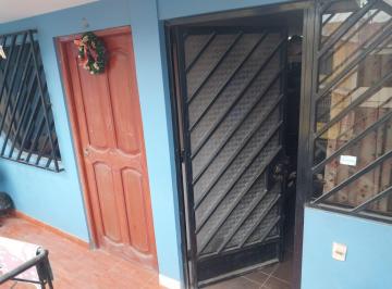 FRONTIS CON DOBLE PUERTA PARA SALA Y COCINA · Alquiler de Departamento de 03 Cuartos en 3er Piso con Gas Calida Cerca a Totus.