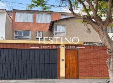 Casa de 6 habitaciones, Lima · Casa en Venta en Santiago de Surco – Amplia, con Jardín y Azotea