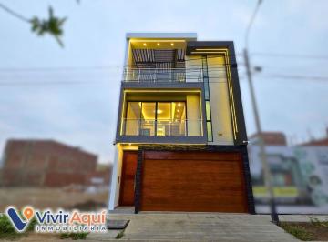 Casa de 8 habitaciones, Trujillo · En Venta Casa con Piscina Privada Frente a Parque, Urb. Rosas del Valle