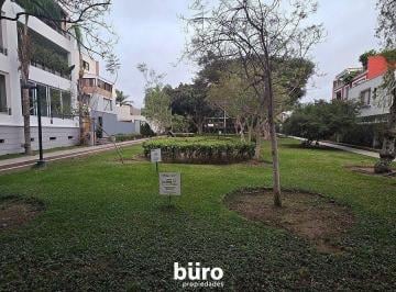 Casa de 4 habitaciones, Lima · Linda Casa en Venta en San Isidro en Una Manzana con Parque Interior Privado