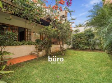 Casa de 4 habitaciones, Lima · Linda Casa en Venta en San Isidro en Una Manzana con Parque Interior Privado