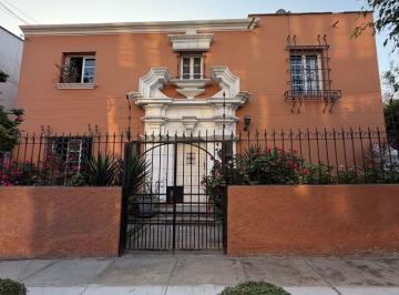 Casa de 4 habitaciones, Lima · Venta de Hermosa y Acogedora Casa en Esquina con Jardín Interno y Externo en Miraflores