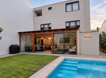 Casa de 5 habitaciones, Lima · Casa en Venta de 3 Pisos 256 M²– Surco