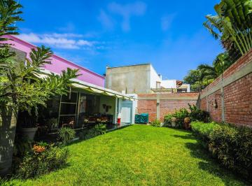 Casa · 338m² · 3 Dormitorios · 2 Estacionamientos · Casa con Piscina y Amplio Jardin en Urb. Loma Blanca, Piura