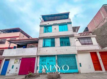 Casa · 108m² · 8 Dormitorios · 1 Estacionamiento · Casa de 3 Niveles | 109 m² | Para Remodelar