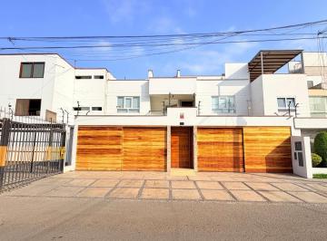 Casa · 300m² · 6 Dormitorios · 4 Estacionamientos · Casa en La Molina